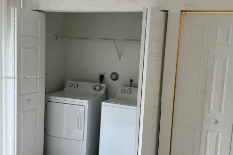 Townhouse in Plantation, Florida 2 bedrooms, 118.91 sq.m. № 1983914 - photo 6