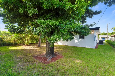 Casa en alquiler en North Miami Beach, Florida, 3 dormitorios, 104.98 m2 № 2060896 - foto 28