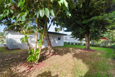 Casa en alquiler en North Miami Beach, Florida, 3 dormitorios, 104.98 m2 № 2060896 - foto 26