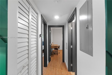 Casa en alquiler en North Miami Beach, Florida, 3 dormitorios, 104.98 m2 № 2060896 - foto 13