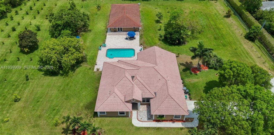 Villa ou maison à Southwest Ranches, Floride 7 chambres, 534.93 m2 № 1998216