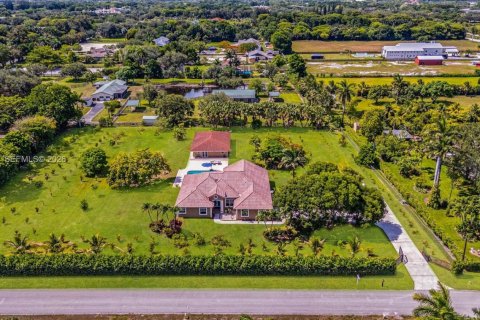 Villa ou maison à vendre à Southwest Ranches, Floride: 7 chambres, 534.93 m2 № 1998216 - photo 2