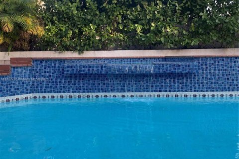House in Doral, Florida 4 bedrooms, 261.98 sq.m. № 1868095 - photo 9