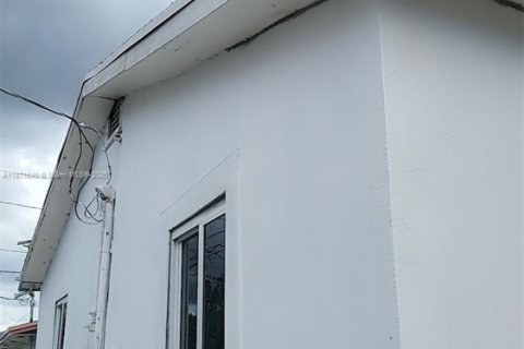 Casa en alquiler en Miami, Florida, 3 dormitorios, 123.19 m2 № 1922448 - foto 9