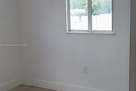 Casa en alquiler en Miami, Florida, 3 dormitorios, 123.19 m2 № 1922448 - foto 7
