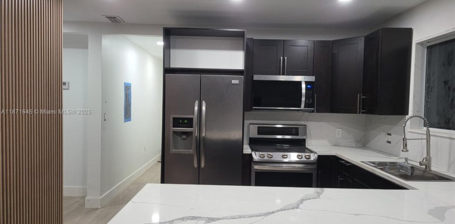 Casa en Miami, Florida 3 dormitorios, 123.19 m2 № 1922448