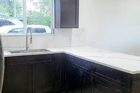 Casa en alquiler en Miami, Florida, 3 dormitorios, 123.19 m2 № 1922448 - foto 15