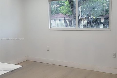 Casa en alquiler en Miami, Florida, 3 dormitorios, 123.19 m2 № 1922448 - foto 16