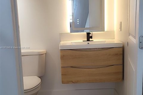 Casa en alquiler en Miami, Florida, 3 dormitorios, 123.19 m2 № 1922448 - foto 10