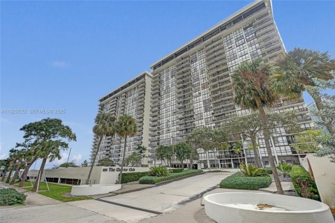 Condominio en venta en Miami, Florida, 2 dormitorios, 113.15 m2 № 1991926 - foto 23