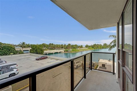 Condominio en venta en Miami, Florida, 2 dormitorios, 113.15 m2 № 1991926 - foto 19