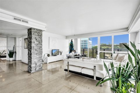 Condominio en venta en Miami, Florida, 2 dormitorios, 113.15 m2 № 1991926 - foto 16