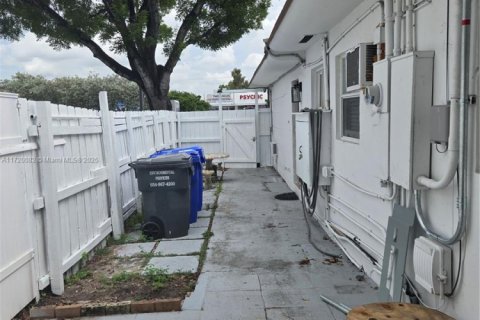 Villa ou maison à louer à Hollywood, Floride: 1 chambre, 310.29 m2 № 1921962 - photo 14