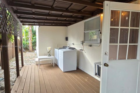 Villa ou maison à louer à Hollywood, Floride: 1 chambre, 310.29 m2 № 1921962 - photo 23