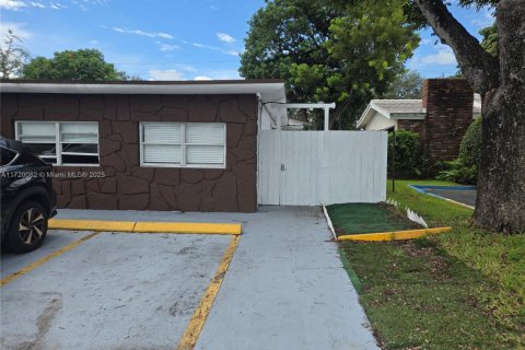 Villa ou maison à louer à Hollywood, Floride: 1 chambre, 310.29 m2 № 1921962 - photo 27