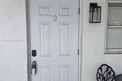 Villa ou maison à louer à Hollywood, Floride: 1 chambre, 310.29 m2 № 1921962 - photo 11