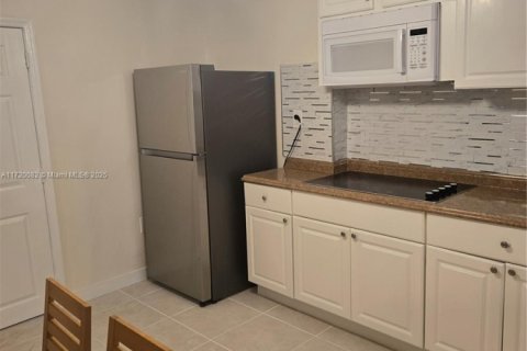 Villa ou maison à louer à Hollywood, Floride: 1 chambre, 310.29 m2 № 1921962 - photo 3