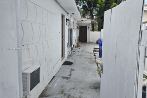 Villa ou maison à louer à Hollywood, Floride: 1 chambre, 310.29 m2 № 1921962 - photo 15