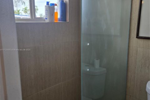 Villa ou maison à louer à Hollywood, Floride: 1 chambre, 310.29 m2 № 1921962 - photo 9