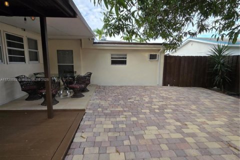 Villa ou maison à louer à Hollywood, Floride: 1 chambre, 310.29 m2 № 1921962 - photo 17