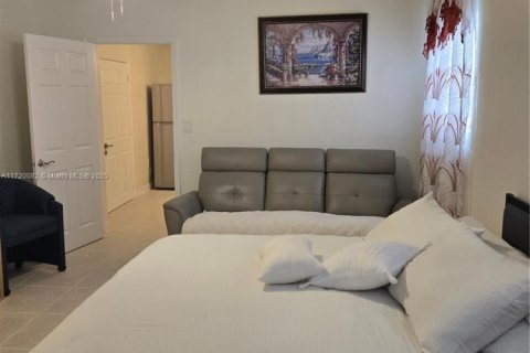 Villa ou maison à louer à Hollywood, Floride: 1 chambre, 310.29 m2 № 1921962 - photo 6