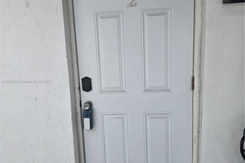 Villa ou maison à louer à Hollywood, Floride: 1 chambre, 310.29 m2 № 1921962 - photo 13