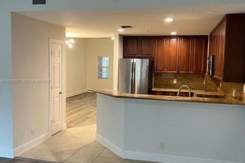 Снять в аренду таунхаус в Помпано-Бич, Флорида 3 спальни, 230.4м2, № 1984317 - фото 9