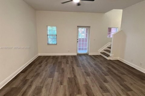 Снять в аренду таунхаус в Помпано-Бич, Флорида 3 спальни, 230.4м2, № 1984317 - фото 5