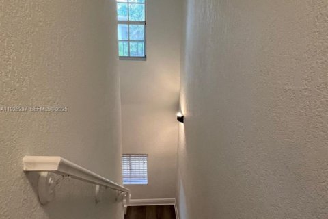 Снять в аренду таунхаус в Помпано-Бич, Флорида 3 спальни, 230.4м2, № 1984317 - фото 11