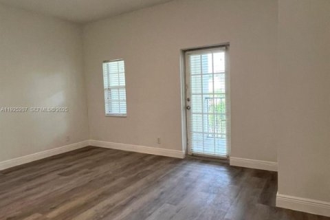 Снять в аренду таунхаус в Помпано-Бич, Флорида 3 спальни, 230.4м2, № 1984317 - фото 12