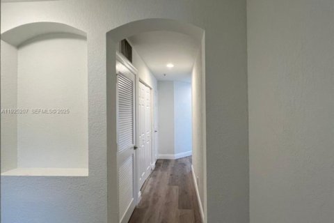 Снять в аренду таунхаус в Помпано-Бич, Флорида 3 спальни, 230.4м2, № 1984317 - фото 14