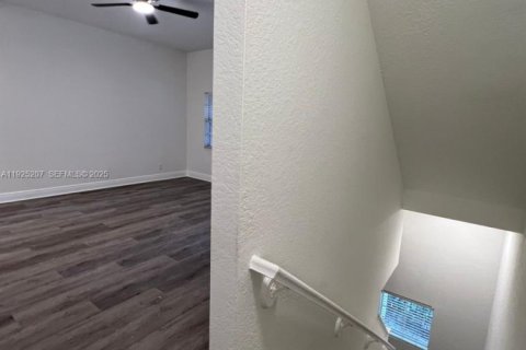 Снять в аренду таунхаус в Помпано-Бич, Флорида 3 спальни, 230.4м2, № 1984317 - фото 6