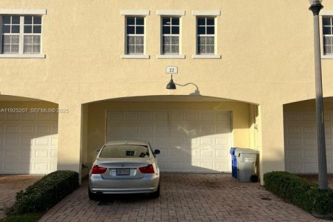 Снять в аренду таунхаус в Помпано-Бич, Флорида 3 спальни, 230.4м2, № 1984317 - фото 25