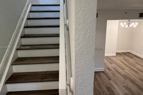 Снять в аренду таунхаус в Помпано-Бич, Флорида 3 спальни, 230.4м2, № 1984317 - фото 10