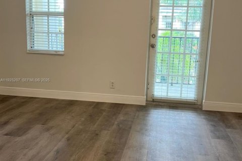 Снять в аренду таунхаус в Помпано-Бич, Флорида 3 спальни, 230.4м2, № 1984317 - фото 17