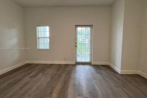 Снять в аренду таунхаус в Помпано-Бич, Флорида 3 спальни, 230.4м2, № 1984317 - фото 18