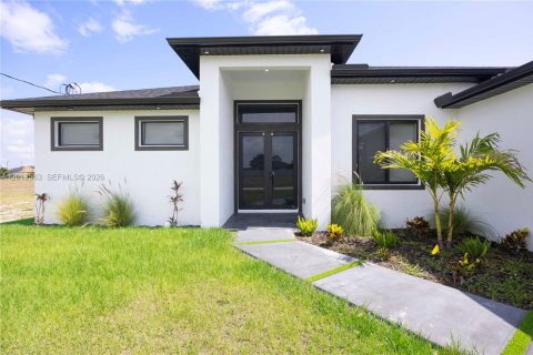Casa en venta en Cape Coral, Florida, 4 dormitorios № 2263650 - foto 2