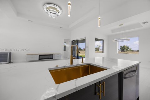 Casa en venta en Cape Coral, Florida, 4 dormitorios № 2263650 - foto 29