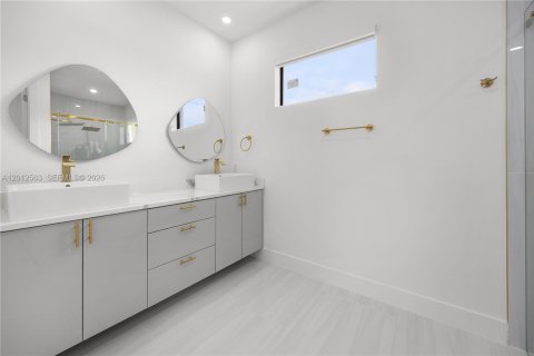 Casa en venta en Cape Coral, Florida, 4 dormitorios № 2263650 - foto 18