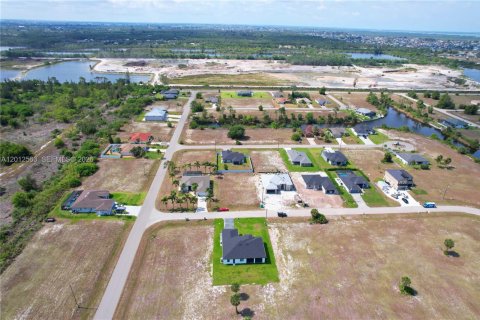 Casa en venta en Cape Coral, Florida, 4 dormitorios № 2263650 - foto 8