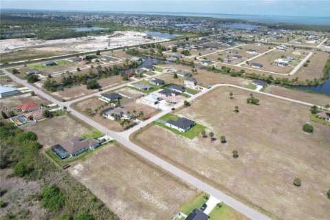 Casa en venta en Cape Coral, Florida, 4 dormitorios № 2263650 - foto 6