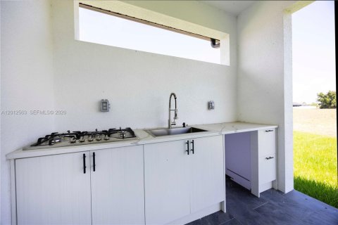 Casa en venta en Cape Coral, Florida, 4 dormitorios № 2263650 - foto 15