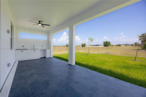 Casa en venta en Cape Coral, Florida, 4 dormitorios № 2263650 - foto 16