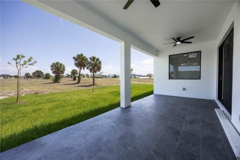 Casa en venta en Cape Coral, Florida, 4 dormitorios № 2263650 - foto 14