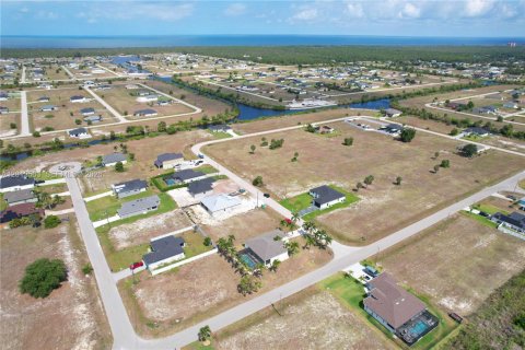 Casa en venta en Cape Coral, Florida, 4 dormitorios № 2263650 - foto 9