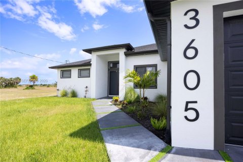 Casa en Cape Coral, Florida 4 dormitorios № 2263650