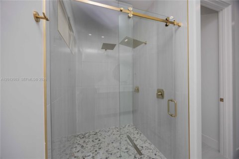 Casa en venta en Cape Coral, Florida, 4 dormitorios № 2263650 - foto 17