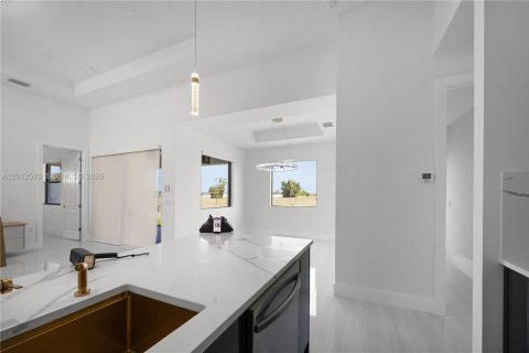 Casa en venta en Cape Coral, Florida, 4 dormitorios № 2263650 - foto 13