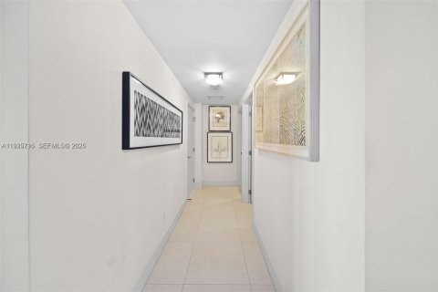 Купить кондоминиум в Майами-Бич, Флорида 2 спальни, 145.39м2, № 1986139 - фото 24