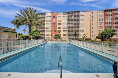 Condo in Miami, Florida, 1 bedroom  № 1859613 - photo 8